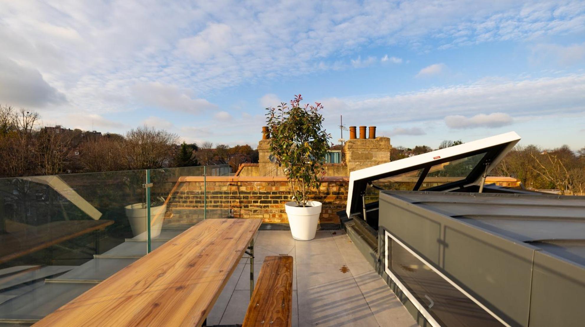 Spectacular 2 Bed Scandi Style Penthouse With Terrace Londra