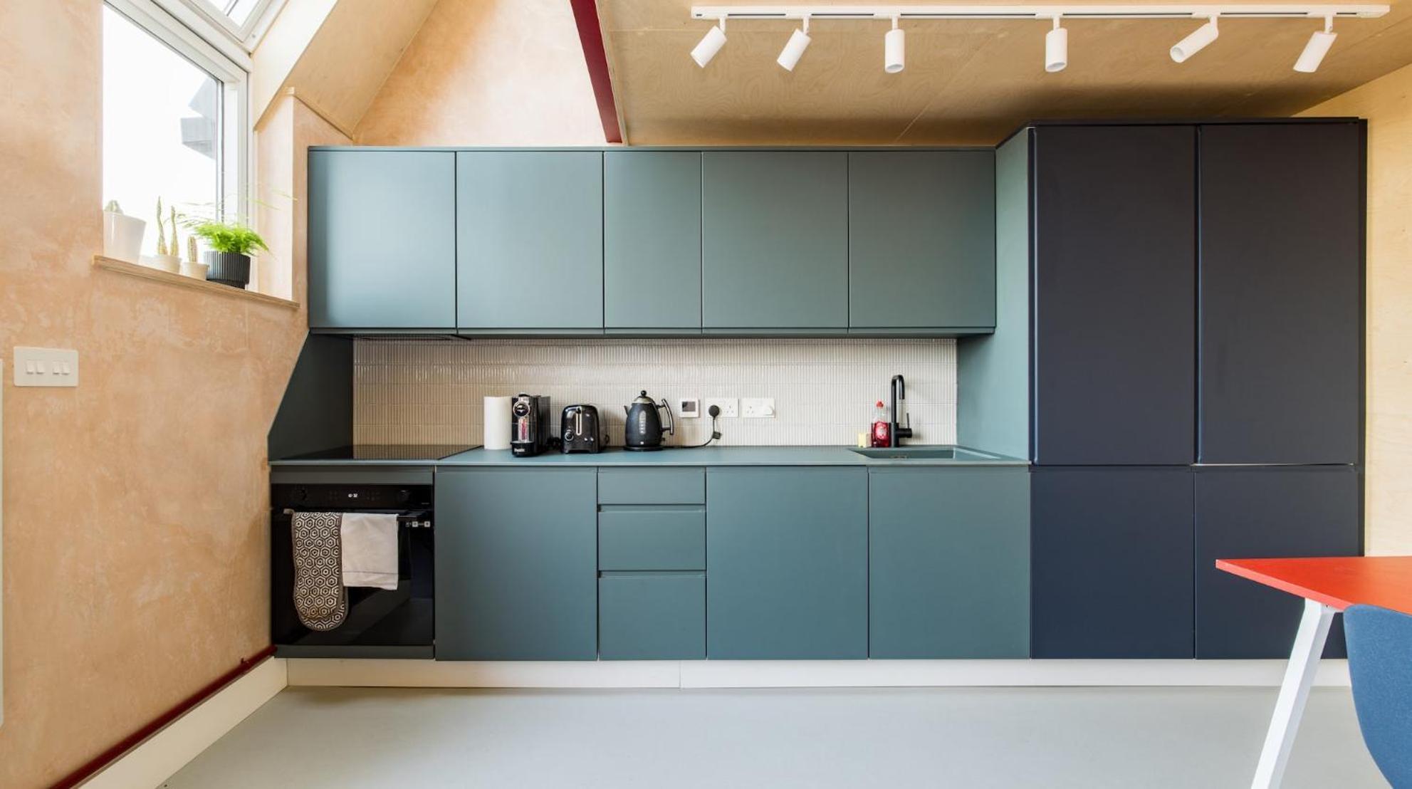 Spectacular 2 Bed Scandi Style Penthouse With Terrace Apartament